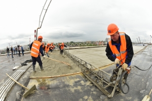 Пролетные строения эстакады на Аминьевском шоссе готовы наполовину