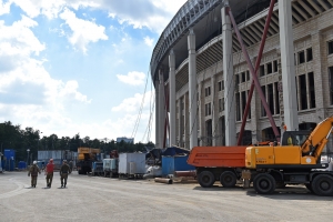 В «Лужниках» началось сооружение скай-боксов