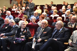 Марат Хуснуллин поздравил ветеранов-строителей с наступающим Днем Победы