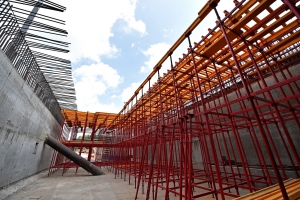 Москва ежегодно будет строить не менее 100 км дорог - Хуснуллин