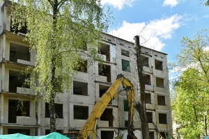 Как проходит снос пятиэтажки на западе Москвы