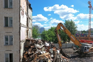 Начался снос двух пятиэтажных домов в районе Перово