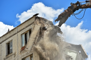 Первую пятиэтажку снесли по программе реновации в районе Новогиреево