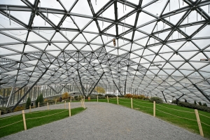 «Стеклянную кору» в парке «Зарядье» собрали в рекордные сроки - Хуснуллин