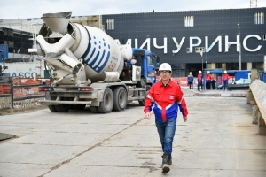Движение на Мичуринском проспекте ограничили для строительства метро