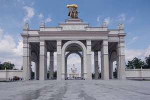 Собянин: завершена реставрация главного входа на ВДНХ