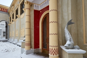 Скульптуры рыб вернулись на фасад павильона «Биология» на ВДНХ