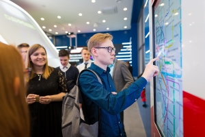 Более 10 тысяч человек посетило выставку портретов в павильоне МЦД