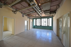 Началось остекление здания поликлиники в районе Богородское