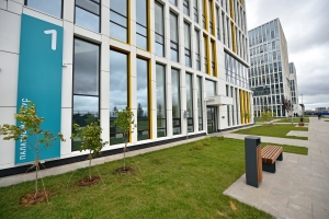 В детском корпусе больницы в Коммунарке завершают фасадные работы