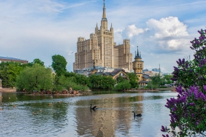 В Московском зоопарке проверили реконструкцию пешеходного моста