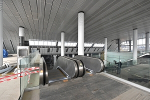 Завершен монтаж эскалаторов в северном вестибюле станции метро «Окружная»