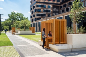 В Москве появился бульвар с рабочими кабинетами