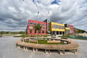 IT-полигон и киностудия: построена новая школа в районе Северный