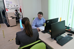 Более 100 сотрудников центров по реновации повысили квалификацию