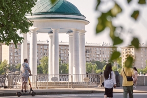 В Парке Горького отреставрировали беседки-ротонды