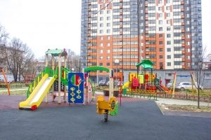 Жильцы дома на улице Коминтерна начали переезд по реновации