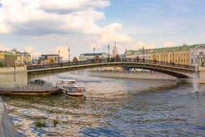 Новый пешеходный мост свяжет Болотную и Крымскую набережные