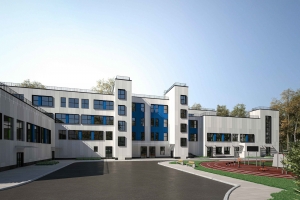 Окна с синими акцентами украсят учебный корпус в районе Преображенское