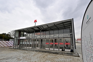 Цветники, скамейки и велопарковка появились у станции «Давыдково» БКЛ метро