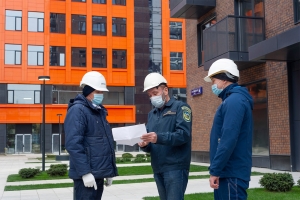 На стройках Москвы усилен контроль за соблюдением требований охраны труда