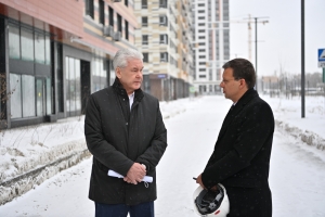 Осмотр строящихся детского сада и школы на Варшавском шоссе. С. Собянин, А. Бочкарёв, Л. Максимов