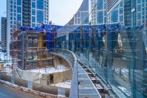 Смонтированы лифты пешеходного моста через Яузу − Бочкарёв