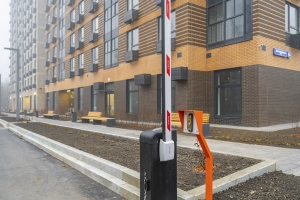 В Москве пресекли более 60 фактов самовольной установки ограждений благодаря активным горожанам и чат-боту «Свободный доступ»