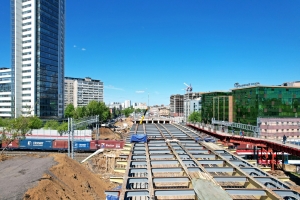 Путепровод через железнодорожные пути МЦД-1 на ул. Барклая готов на 70%