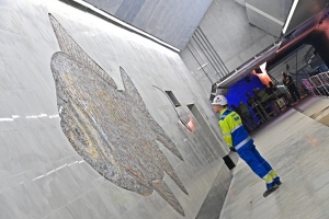 На станции БКЛ метро «Нагатинский Затон» начался монтаж большого мозаичного панно