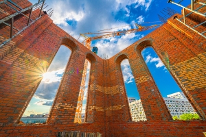 Кирпичная кладка храма Успения пресвятой Богородицы готова более чем наполовину