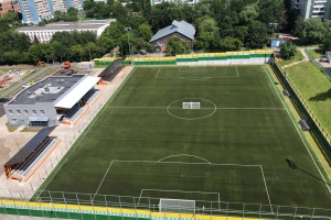 Строительство футбольного поля возобновили в Ясеневе