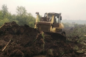 Бульдозер ГК «Мосинжпроект» на тушении пожаров в Рязанской области