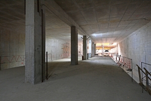 Стены станции метро «Аэропорт Внуково» облицуют серым гранитом