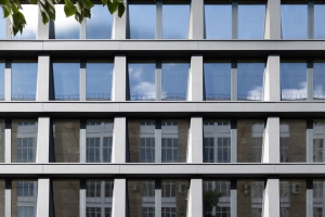 В офисном квартале STONE Towers началось остекление башни Tower B