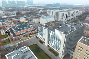 Город передал Боткинской больнице двухуровневую парковку