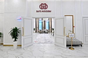 Ведется устройство фасада Дворца бракосочетания в районе Митино