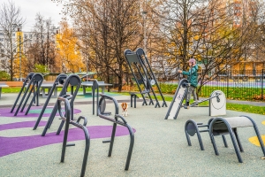 К 1 сентября в Москве благоустроят территории более 160 школ и детсадов