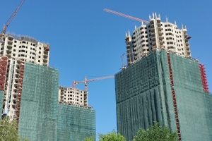 Начался монтаж кровли в проблемном жилом комплексе «Академ Палас»