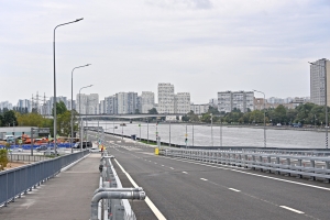 На территории бывшего завода ЗИЛ открыли мост через затон Новинки