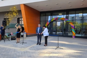 В ЖК «Октябрьское поле» открыли школу сети «Светлые Горы»