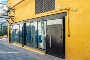 «Штурвалы» на фасадах, подземные этажи и мобильное озеленение: как формируются офисные креативные пространства Москвы