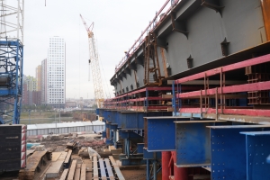 Собянин осмотрел строительство моста через Москву-реку в створе Берегового проезда