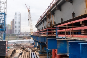 Автомобильный мост через Москву-реку в створе Берегового проезда готов почти на 30%