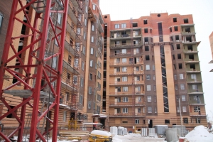 В корпусах 2 и 4 проблемного ЖК «Воскресенское» началась установка радиаторов отопления