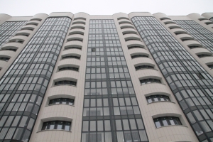 На корпусе № 1 проблемного ЖК «Марушкино» завершен монтаж окон