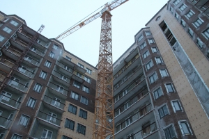 На стройплощадку проблемного ЖК «Воскресенское» завезли лифтовое оборудование для корпусов 2 и 4