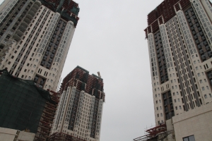 Началась прокладка водопровода к узлу корпуса Б проблемного ЖК «Академ Палас»