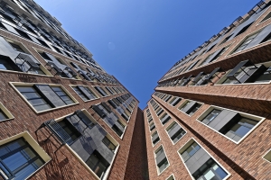 Почти 2,3 тыс. жителей Можайского района получили квартиры по реновации в этом году