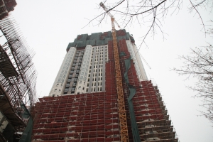 В корпусах проблемного ЖК «Академ Палас» завершен монтаж пожарного водопровода